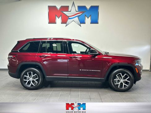 Used 2025 Jeep Grand Cherokee Limited w/ Trailer Tow Package AWD/4WD image 1
