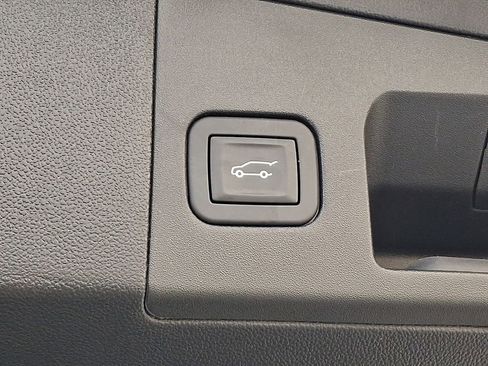 Certified 2025 Cadillac XT5 Premium Luxury w/ LPO, Floor Liner Package image 31