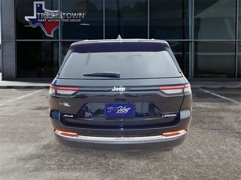 Used 2025 Jeep Grand Cherokee Laredo image 4