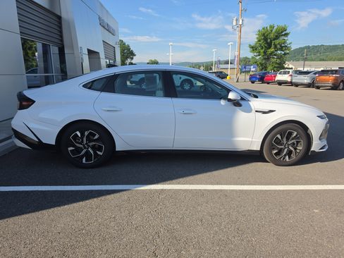 Used 2025 Hyundai Sonata SEL FWD image 2