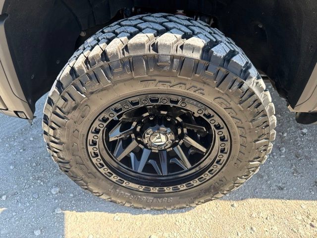 Used 2025 GMC Sierra 2500 AT4 w/ AT4 Premium Plus Package AWD/4WD image 32