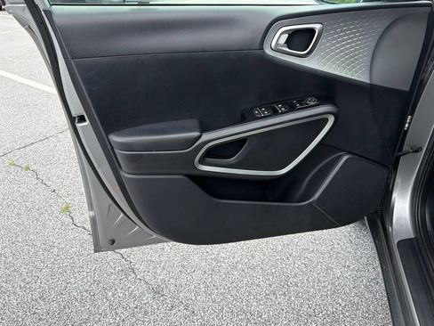 Used 2023 Kia Soul LX w/ LX Technology Package FWD image 10