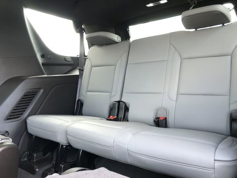 Used 2023 GMC Yukon SLT w/ SLT Premium Package image 10