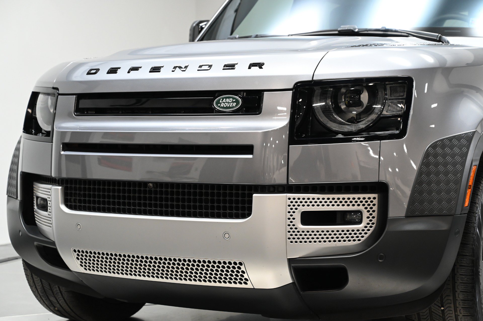 Used 2020 Land Rover Defender 110 HSE AWD/4WD image 42