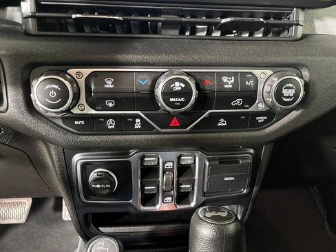Used 2024 Jeep Wrangler Unlimited Sport AWD/4WD image 18
