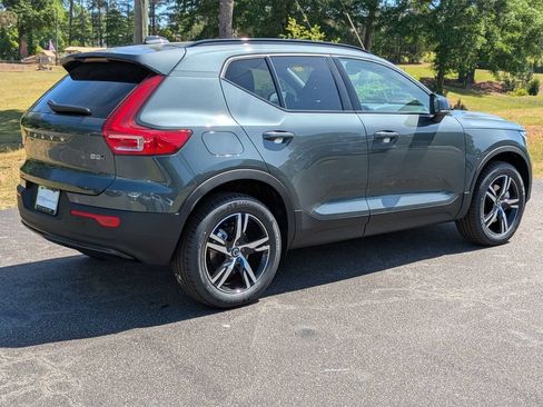 Used 2026 Volvo XC40 B5 Core AWD/4WD image 4