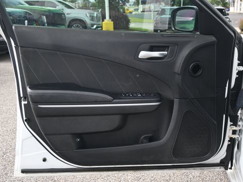 Used 2019 Dodge Charger SXT w/ Driver Confidence Group RWD image 14