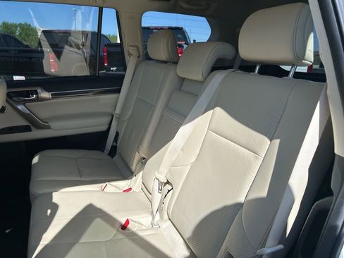 Used 2021 Lexus GX 460 Luxury w/ Accessory Package AWD/4WD image 38