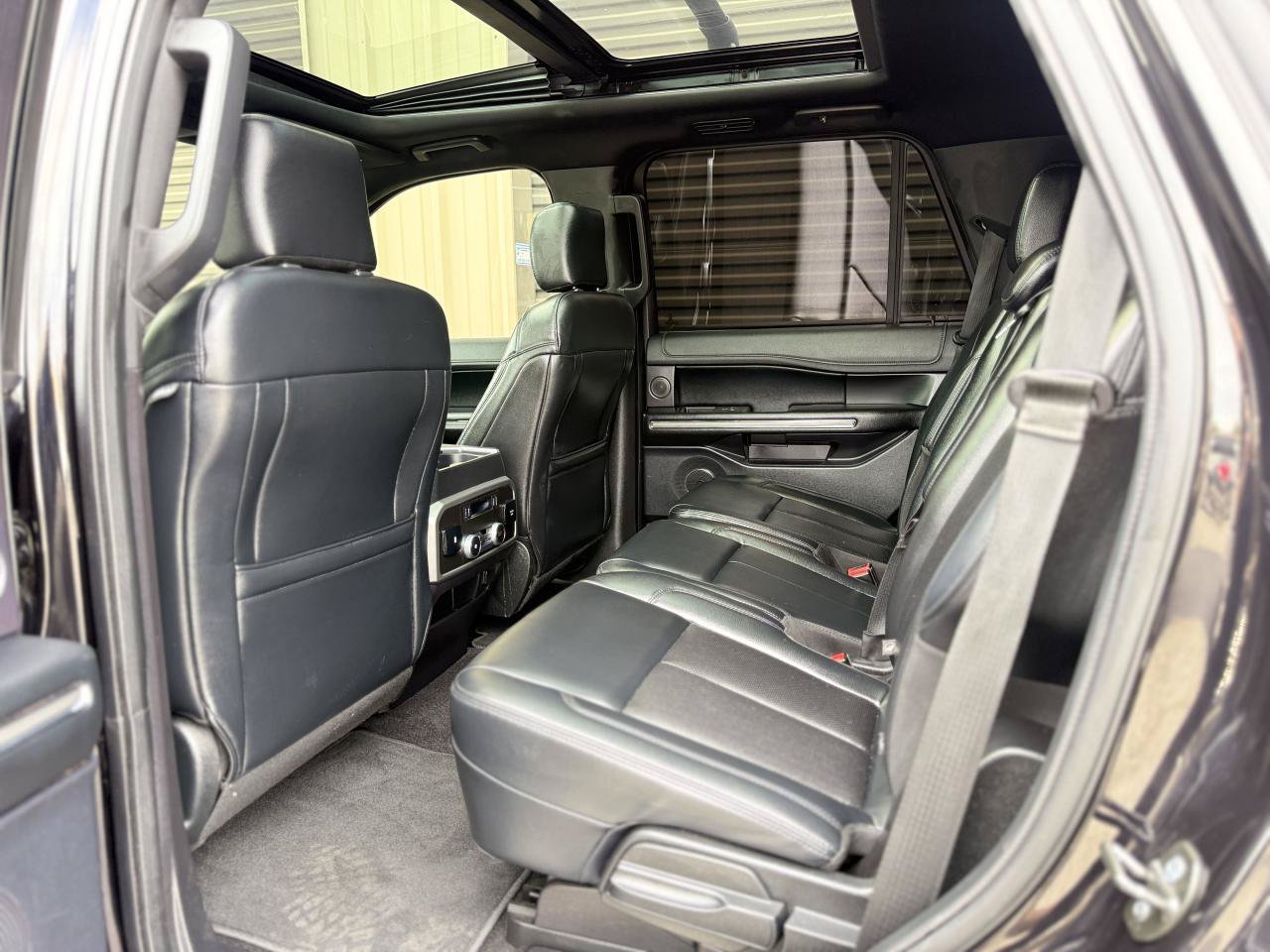 Used 2019 Ford Expedition XLT w/ Equipment Group 202A AWD/4WD image 14