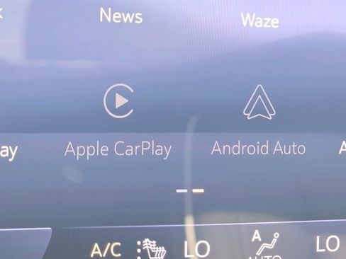 Used 2025 Buick Enclave Sport Touring w/ Power Package image 9