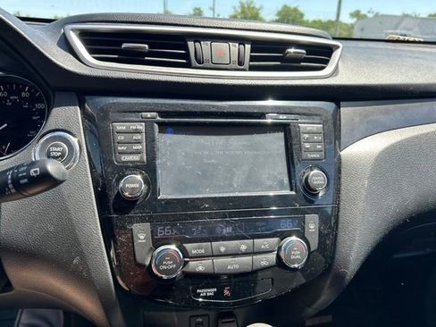 Used 2016 Nissan Rogue SV w/ SV Premium Package AWD/4WD image 8