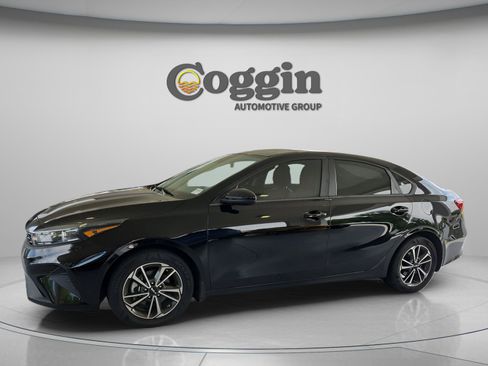 Used 2022 Kia Forte LXS FWD image 1