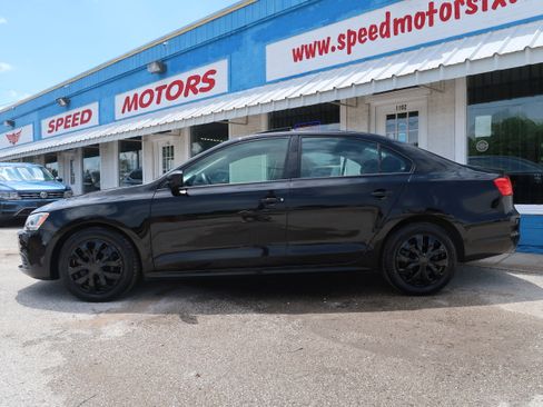 Used 2012 Volkswagen Jetta S FWD image 3