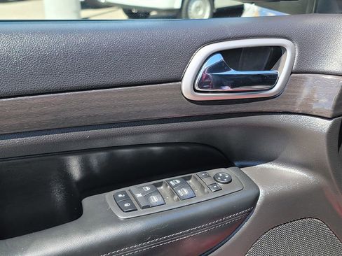 Used 2018 Jeep Grand Cherokee Altitude RWD image 14
