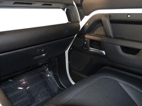 Used 2025 Land Rover Defender 110 S image 52