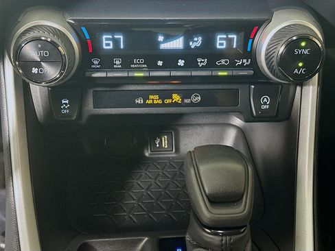 Used 2024 Toyota RAV4 XLE w/ Convenience Package FWD image 23