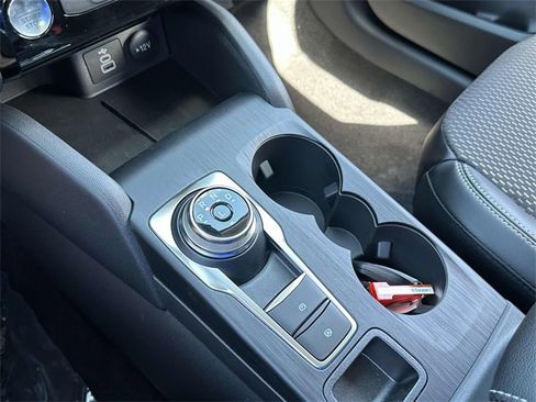 New 2025 Ford Escape SE image 28