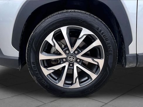 Used 2025 Toyota Corolla Cross XLE FWD image 11