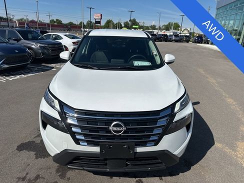 Used 2024 Nissan Rogue SV AWD/4WD image 2