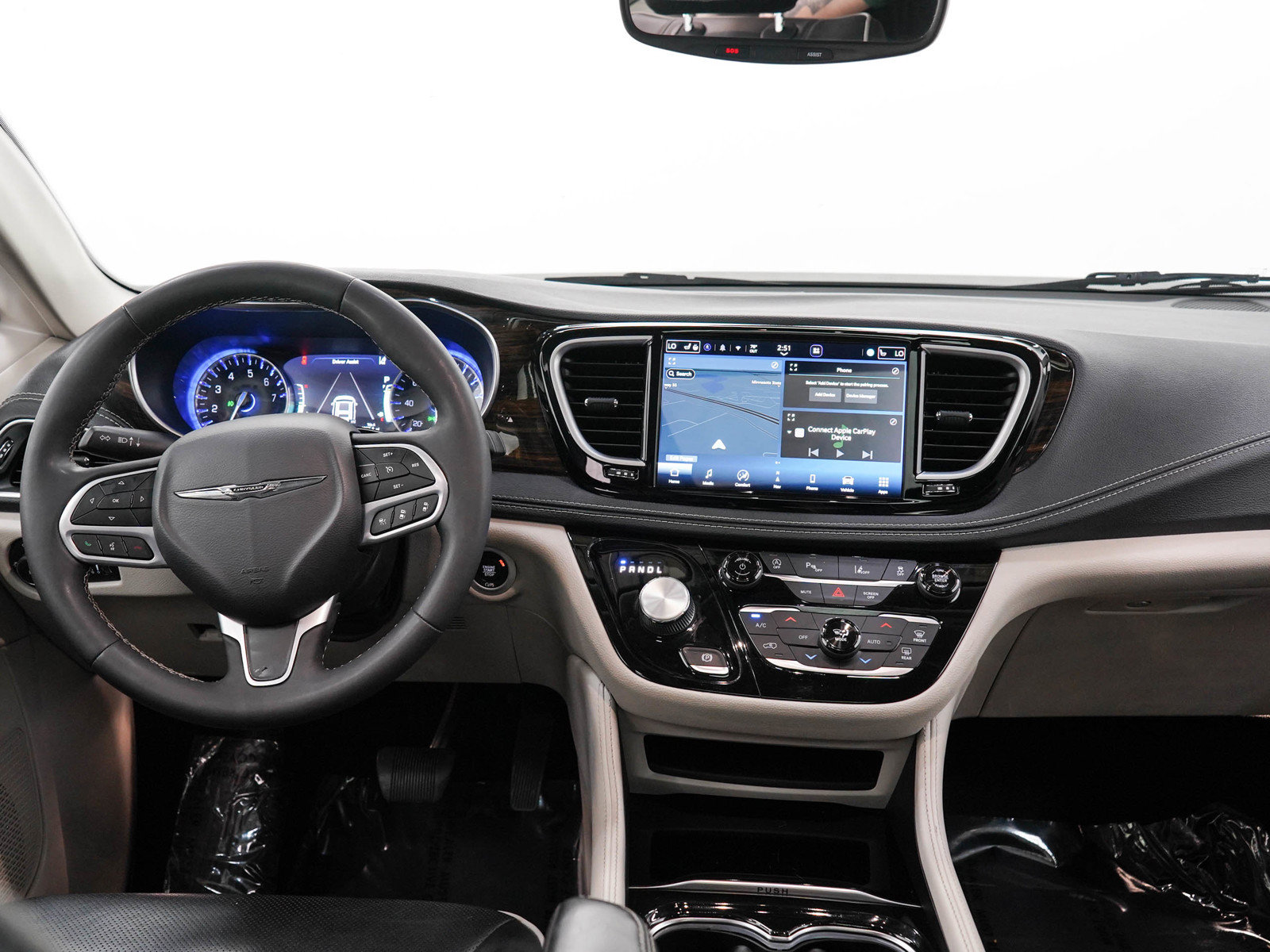 Used 2023 Chrysler Pacifica Limited FWD image 18