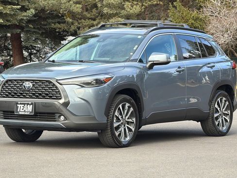 Used 2022 Toyota Corolla Cross XLE w/ Convenience Package image 8