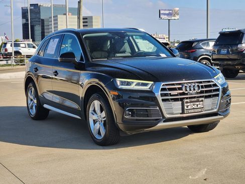 Used 2019 Audi Q5 Prestige w/ Prestige Package image 3