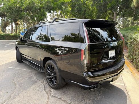 Used 2024 Cadillac Escalade ESV Sport Platinum w/ LPO, ONYX Package AWD/4WD image 4