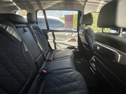 Used 2023 BMW X7 xDrive40i w/ Premium Package image 7