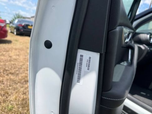 Used 2025 Chevrolet Blazer LT FWD image 23