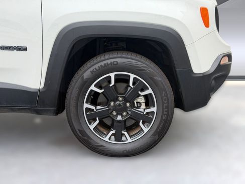 Used 2023 Jeep Renegade Latitude AWD/4WD image 11