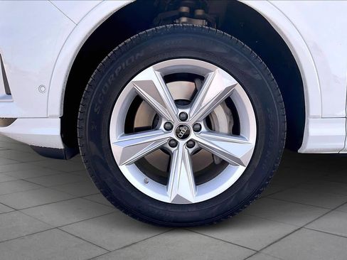 Used 2023 Audi Q7 Premium Plus image 11