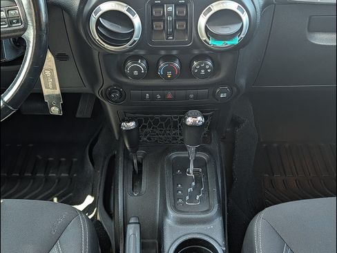 Used 2017 Jeep Wrangler Unlimited Sahara AWD/4WD image 21
