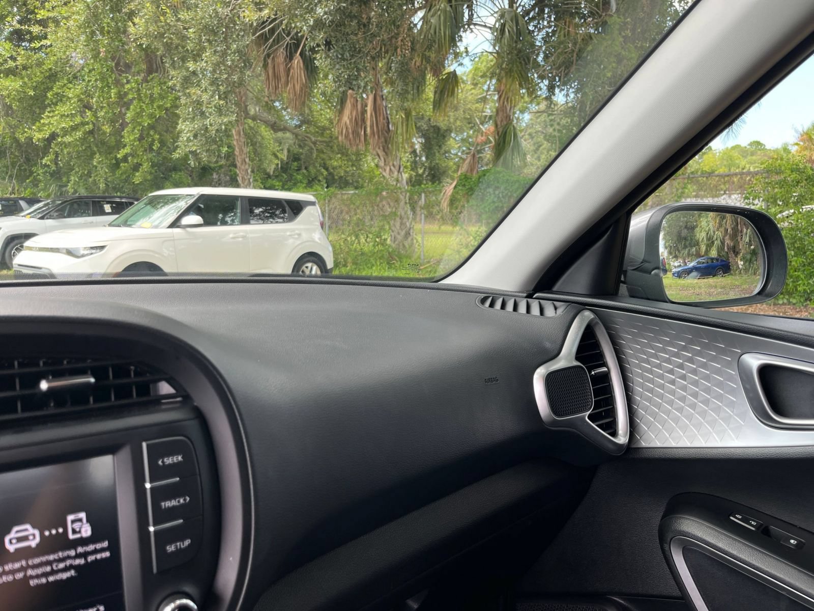 Used 2025 Kia Soul LX w/ LX Technology Package FWD image 34