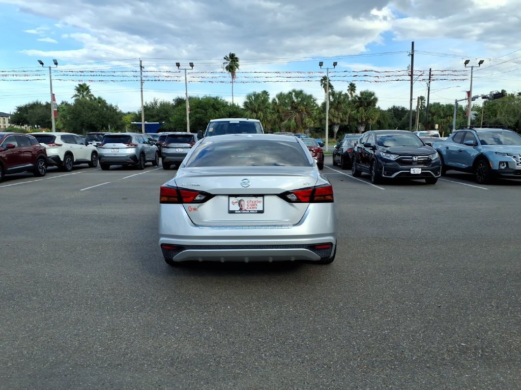 Used 2022 Nissan Altima 2.5 SV FWD image 4