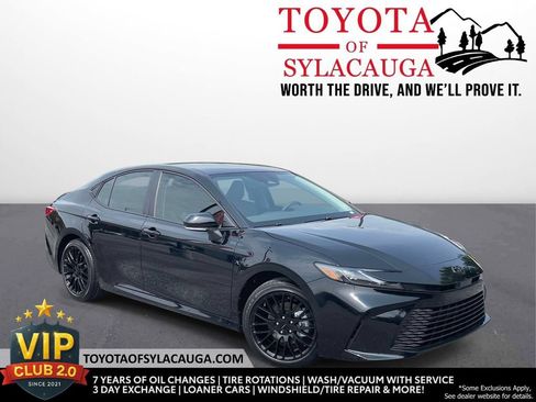 Used 2026 Toyota Camry LE w/ Convenience Package FWD image 1