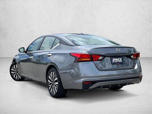 Used 2024 Nissan Altima 2.5 SV FWD image 13