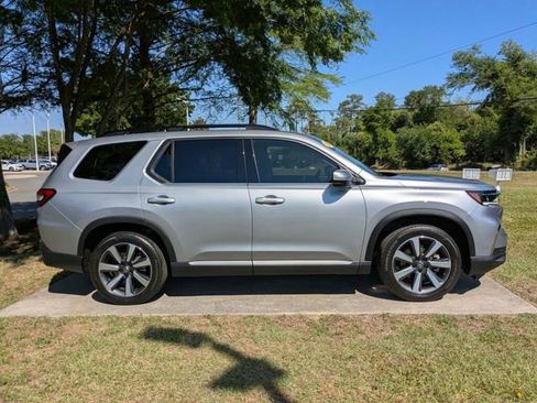 Certified 2025 Honda Pilot Touring image 7
