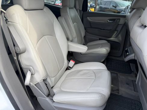 Used 2017 Chevrolet Traverse LT FWD image 12