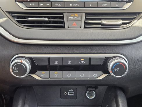 Used 2024 Nissan Altima 2.5 S FWD image 18