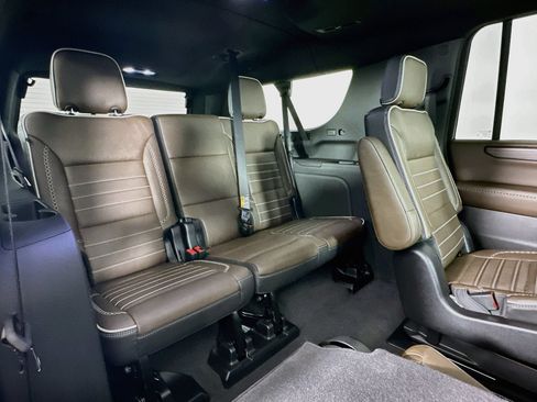 Used 2026 GMC Yukon XL Denali Ultimate w/ LPO, Illumination Package AWD/4WD image 27