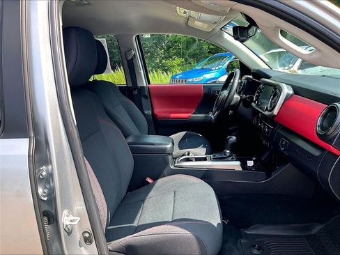 Certified 2023 Toyota Tacoma SR5 AWD/4WD image 10