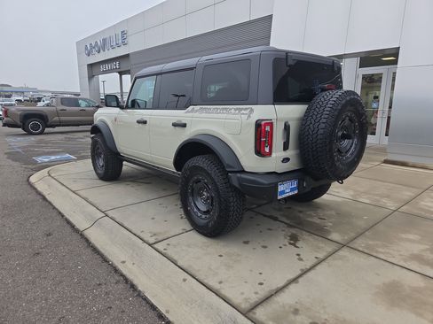 New 2025 Ford Bronco Badlands w/ Sasquatch Package image 3