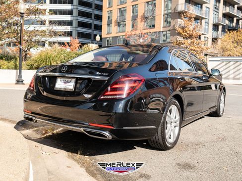Used 2018 Mercedes-Benz S 560 4MATIC Sedan w/ Premium Package image 7