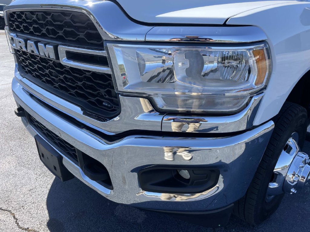 Used 2022 RAM 3500 Tradesman w/ Chrome Appearance Group AWD/4WD image 33