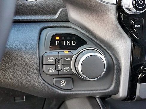 New 2026 RAM 1500 4x4 Crew Cab image 38
