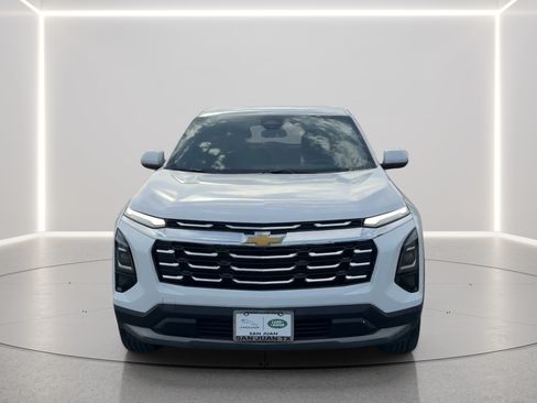 Used 2026 Chevrolet Equinox LT FWD image 2