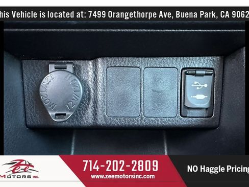Used 2015 Toyota Corolla LE FWD image 33