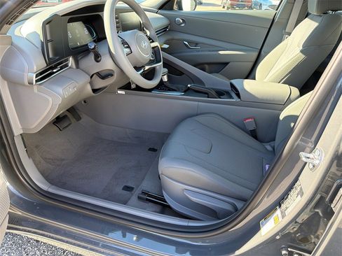 New 2026 Hyundai Elantra SE image 9