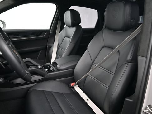 Certified 2026 Porsche Cayenne GTS AWD/4WD image 43