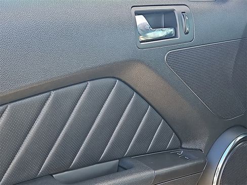 Used 2012 Ford Mustang Premium image 12